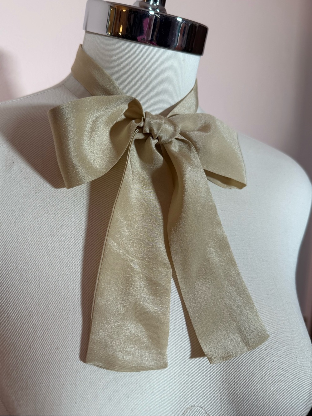 Vintage specialty House minimalist cream tan Silk bow neck scarf Twilly